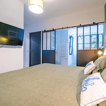 Martinez Boutique 칼레라